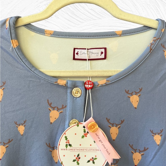Sweet Honey Women’s Mom Gown Sleepwear Christmas Reindeer size Small NWT - Picture 2 of 2